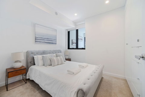 HomeHotel Brand New Ultra Luxe Apartment - Accommodation Bookings 6