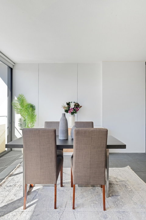 HomeHotel Brand New Ultra Luxe Apartment - Accommodation Bookings 5
