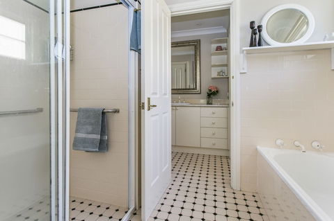Swanbrook - Accommodation Bookings 2