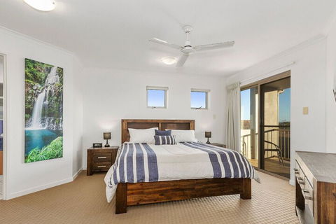 EXCLUSIVE OCEAN VIEW PENTHOUSE On MARINE PARADE - Accommodation Bookings 2