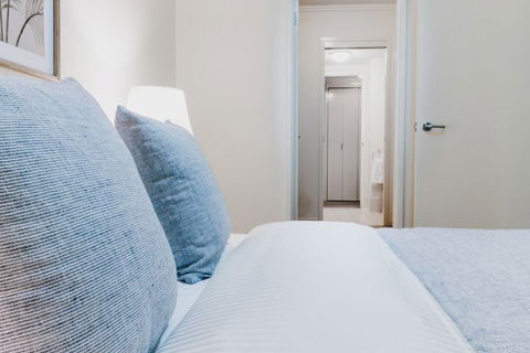 Absolute Riverfront One Bedroom Apartment - Accommodation Bookings 4