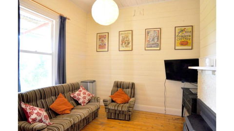 MY Fair Lady External Bathroom PET Friendly - Accommodation Bookings 5