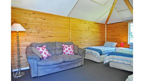 MY Fair Lady External Bathroom PET Friendly - Accommodation Bookings 3