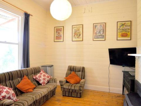 MY Fair Lady External Bathroom PET Friendly - Accommodation Bookings 2