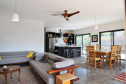 Armstrongs Close TO Beach - Accommodation Bookings 3