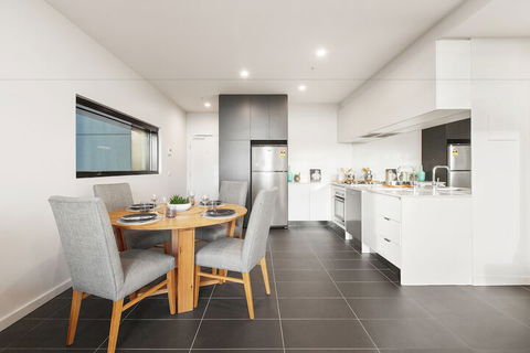 Ocean Views St Kilda Apartment By Ready Set Host - Accommodation Bookings 7