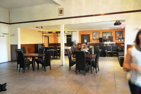Carlon's Hotel - Accommodation Bookings 4