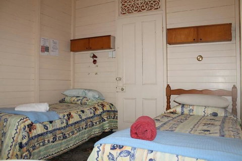 Carlon's Hotel - Accommodation Bookings 2