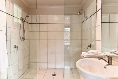 Eugenies Luxury Accommodation - Accommodation Bookings 5