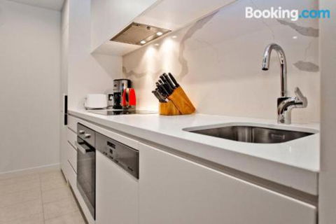 Along Melbournes Magic Boulevard - Accommodation Bookings 3