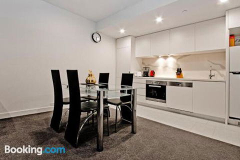 Along Melbournes Magic Boulevard - Accommodation Bookings 2