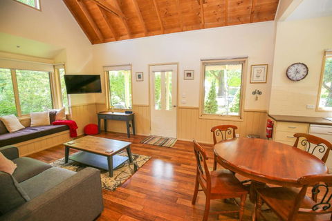 Alpine Arnica Cottage 1 - Accommodation Bookings 3