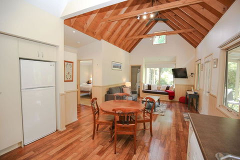 Alpine Arnica Cottage 1 - Accommodation Bookings 6