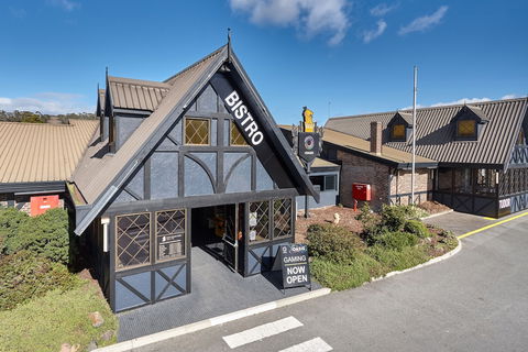 Olde Tudor Hotel - Accommodation Bookings 1