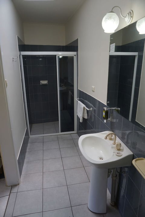 Jacksons Motor Inn - Accommodation Bookings 4