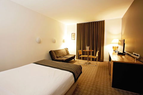 Golden Pebble Hotel - Accommodation Bookings 4