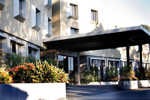 Golden Pebble Hotel - Accommodation Bookings 1