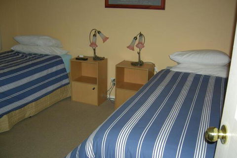 Busy Buzz B & B - Accommodation Bookings 7