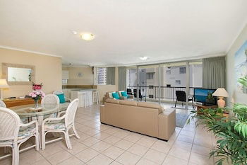 Rainbow Commodore Apartments - Accommodation Bookings 2