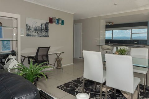 Pacific Plaza Apartments - Accommodation Bookings 7