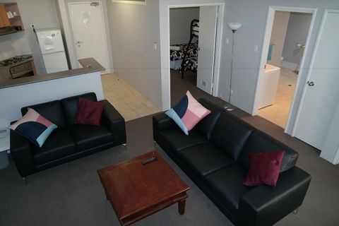 Duke's Apartments - Accommodation Bookings 6