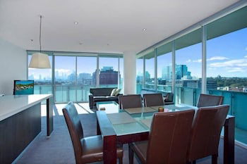 Astra Apartments - St Kilda Rd - Accommodation Bookings 1