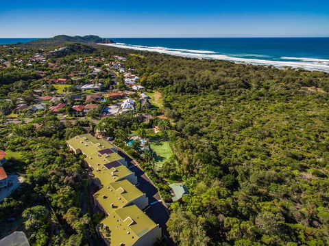 The Oasis Apartments And Treetop Houses - Accommodation Bookings 1