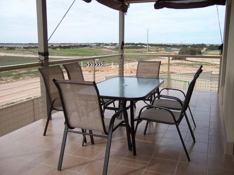 Relax On Par - Accommodation Bookings 1