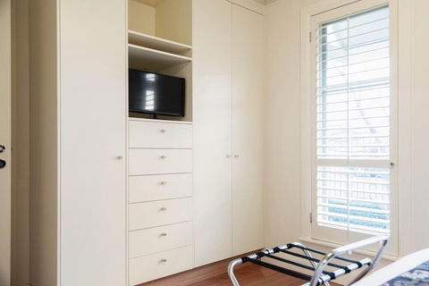 Domain Two Apartment - Accommodation Bookings 3