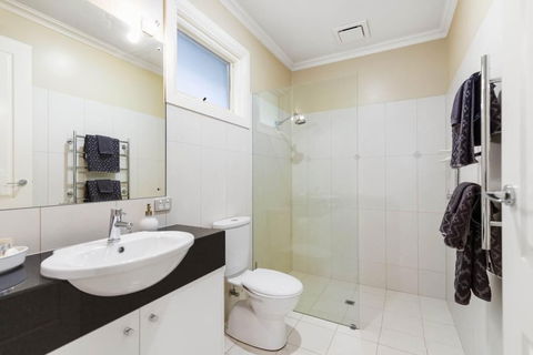 Domain Two Apartment - Accommodation Bookings 4