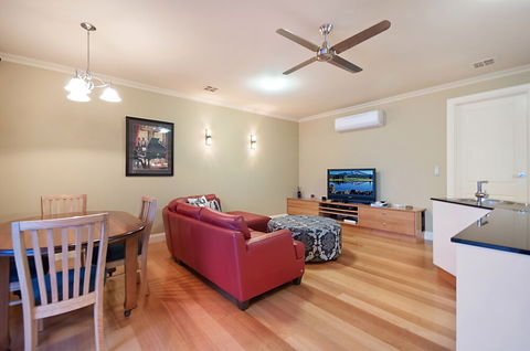 Domain Two Apartment - Accommodation Bookings 2