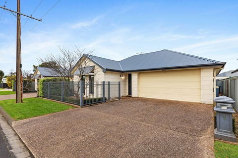 Domain Two Apartment - Accommodation Bookings 0