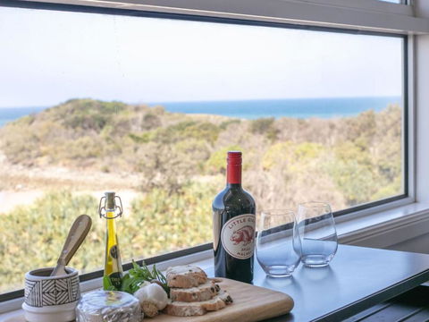 Avalon 3 Views To Die For Across The Road From Convent Beach - Accommodation Bookings 2
