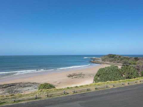 Avalon 3 Views To Die For Across The Road From Convent Beach - Accommodation Bookings 5