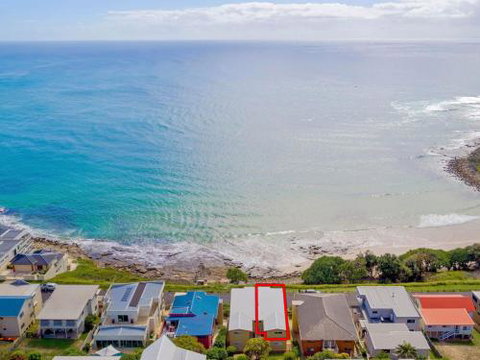 Avalon 4 Right Across The Road From Convent Beach Uninterrupted Views - Accommodation Bookings 1