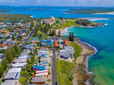 Avalon 4 Right Across The Road From Convent Beach Uninterrupted Views - Accommodation Bookings 3