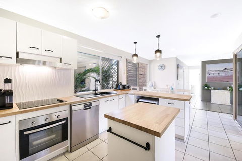 Sweetbrush Place - Accommodation Bookings 3