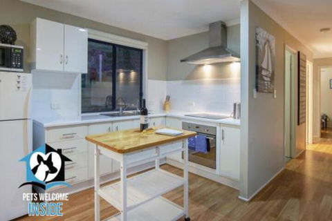 Almost New + Sea & Lake Views - Accommodation Bookings 2
