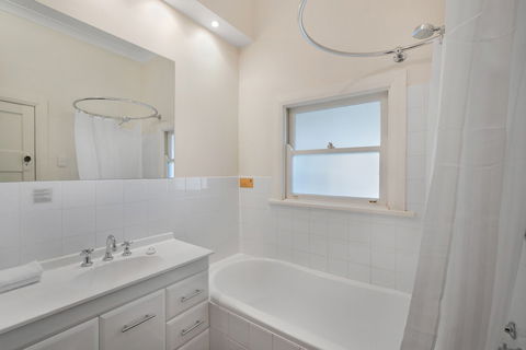 Lone Pine Farmhouse - Accommodation Bookings 4