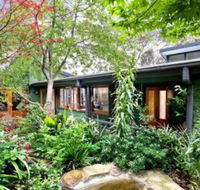The Black Cockatoo Secret Garden Mountains Home - Accommodation Bookings