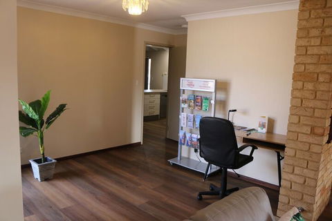 Cozy Stay At Kearsley - Accommodation Bookings 4