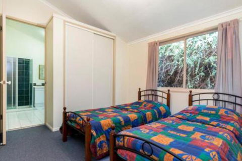 Amaroo House - Accommodation Bookings 4