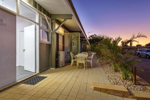 Getaway Villas Unit 38 10 2 Bedroom Self Contained Accommodation - Accommodation Bookings 7