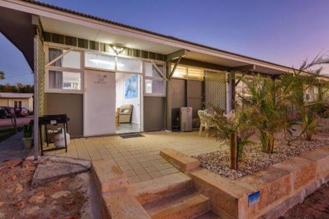 Getaway Villas Unit 38 10 2 Bedroom Self Contained Accommodation - Accommodation Bookings 0