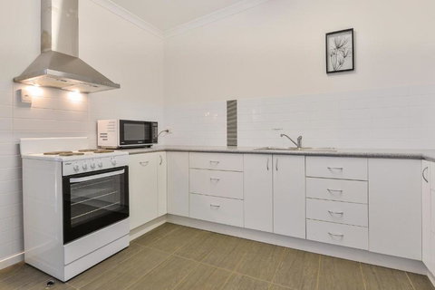 Getaway Villas Unit 38 11 1 Bedroom Self Contained Accommodation - Accommodation Bookings 5