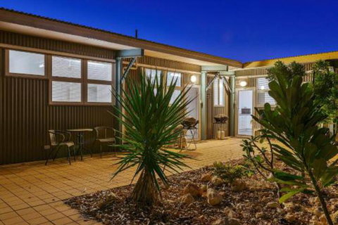 Getaway Villas Unit 38 11 1 Bedroom Self Contained Accommodation - Accommodation Bookings 0