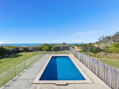 Dayz Dreamin Pool Gas Fireplace & Beachfront - Accommodation Bookings 4