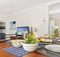 Summer Breeze clean  simple 200m to beach - Accommodation Bookings
