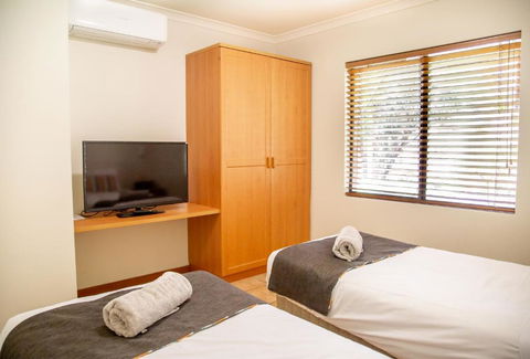 Presidential Bungalow - Accommodation Bookings 6