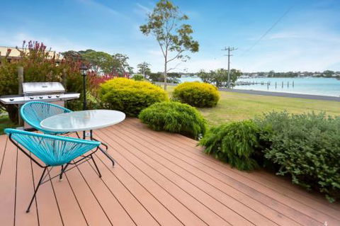 Getaway Waterfront Island Living - Accommodation Bookings 2